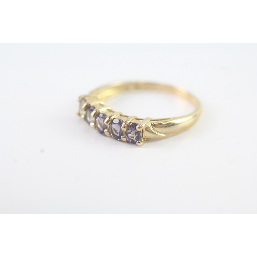 103 - 9ct gold purple gemstone row ring (1.9g) Size R