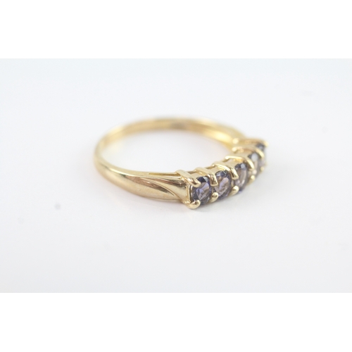 103 - 9ct gold purple gemstone row ring (1.9g) Size R