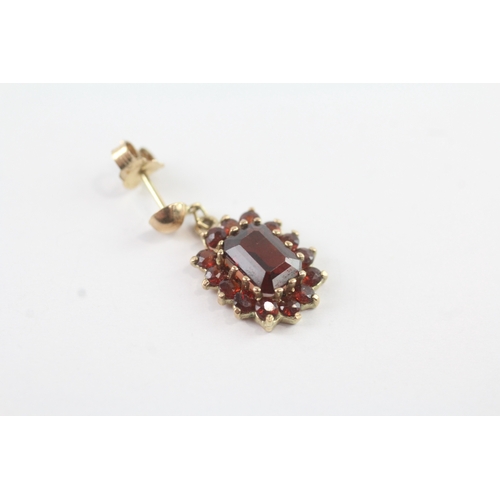 107 - 9ct gold garnet cluster drop earrings (2.2g)