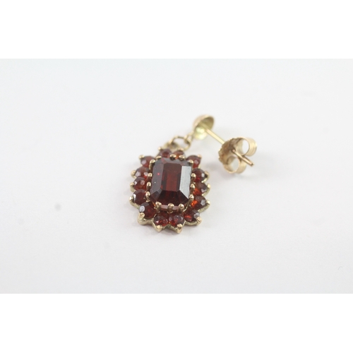 107 - 9ct gold garnet cluster drop earrings (2.2g)