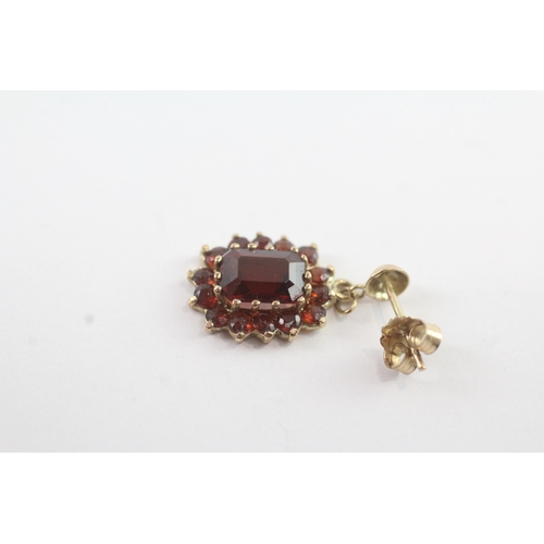 107 - 9ct gold garnet cluster drop earrings (2.2g)