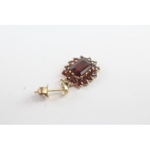 107 - 9ct gold garnet cluster drop earrings (2.2g)