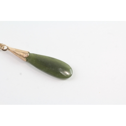 110 - 9ct gold nephrite drop pendant necklace (1.6g)