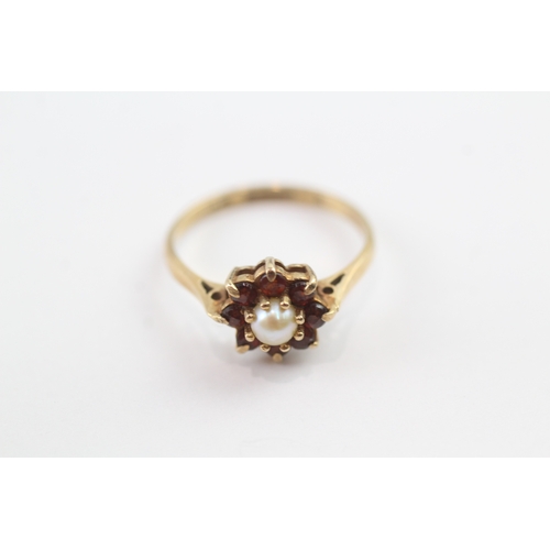 116 - 9ct gold garnet and pearl cluster ring (1.8g) Size L 1/2