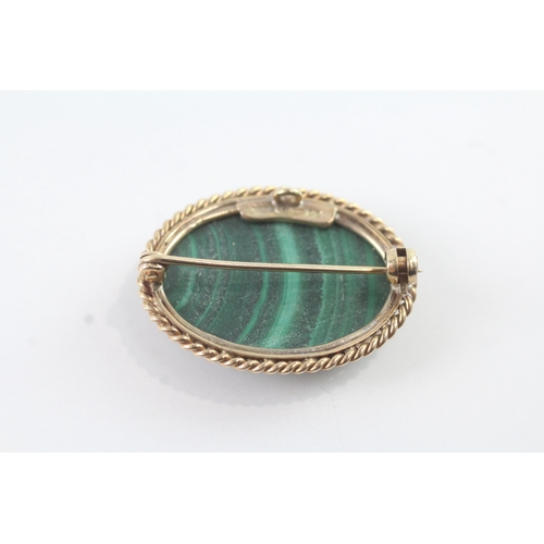 119 - 9ct gold vintage malachite set brooch (8g)