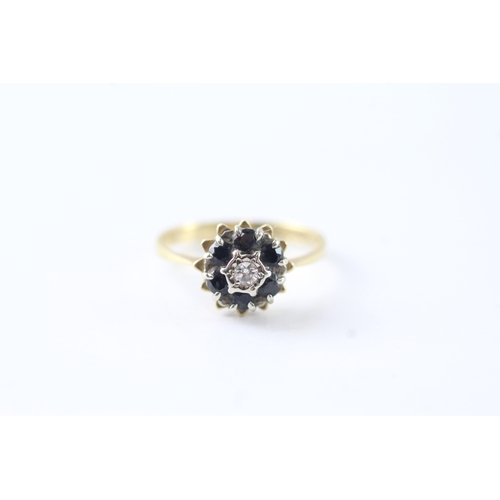 121 - 18ct gold diamond & sapphire cluster dress ring (2.6g) Size M