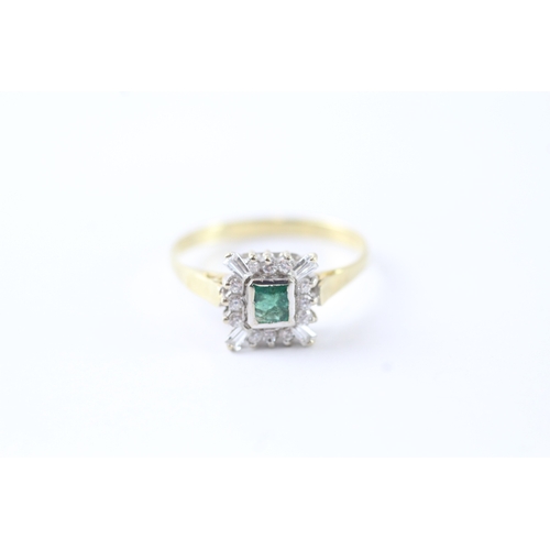 122 - 18ct diamond & emerald cushion cluster dress ring (2.9g) Size Q