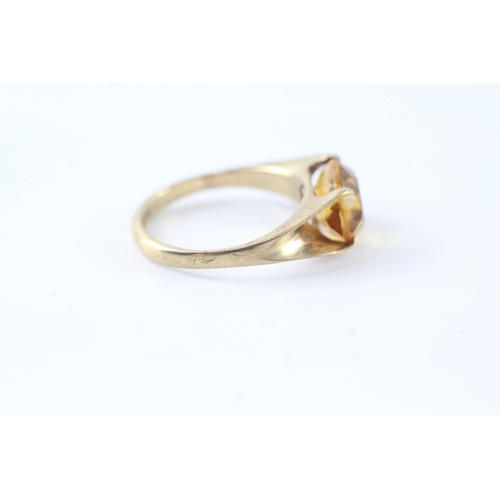 134 - 9ct gold citrine dress ring (2.8g) Size M