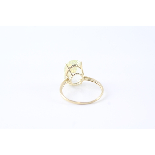 136 - 9ct gold citrine claw set dress ring (2.5g) Size P 1/2