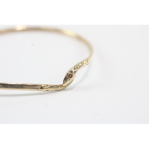 140 - 9ct gold garnet eyed snake bangle (4.9g)