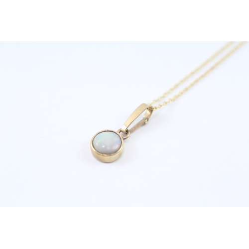 152 - 9ct gold opal pendant necklace (1.4g)