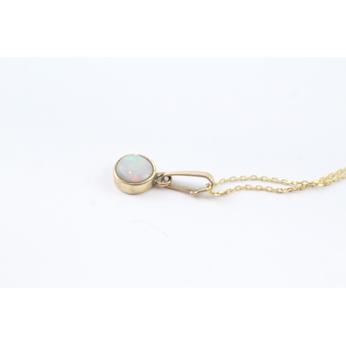 152 - 9ct gold opal pendant necklace (1.4g)