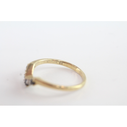 178 - 9ct gold diamond and sapphire wish bone ring (1.8g)