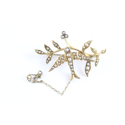 18 - 9ct gold Victorian seed pearl bird & branch brooch (4.9g)