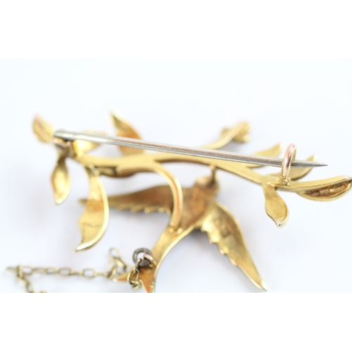 18 - 9ct gold Victorian seed pearl bird & branch brooch (4.9g)