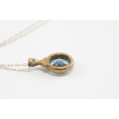 190 - 9ct gold oval cut blue topaz pendant necklace (3g)