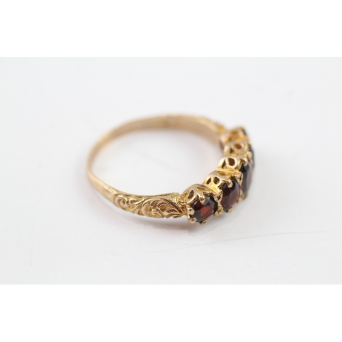 196 - 9ct gold garnet five stone ring (3.4g) Size R