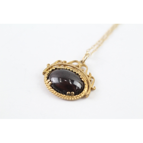 197 - 9ct gold cabochon cut garnet set pendant necklace (3.4g)