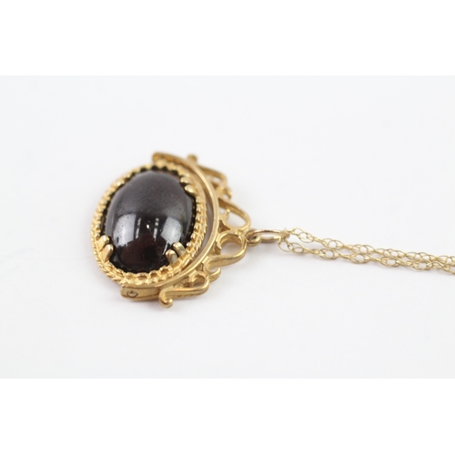 197 - 9ct gold cabochon cut garnet set pendant necklace (3.4g)