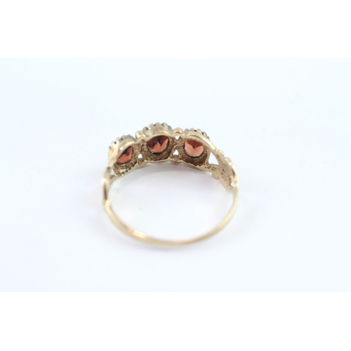 199 - 9ct gold garnet trilogy dress ring (1.9g) Size O