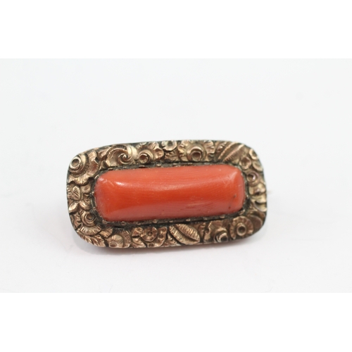 200 - 9ct gold Victorian coral brooch (8.4g)