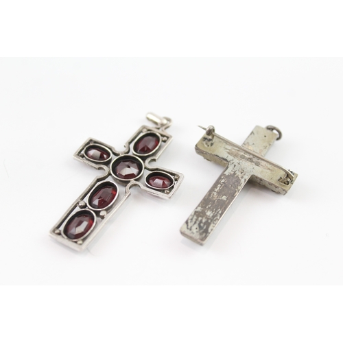 211 - Collection of Sterling Silver Crucifix Pendants inc. Paste Brooch Garnet x 2 10g