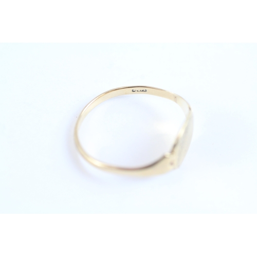 28 - 9ct gold seal ring (1.3g) Size O