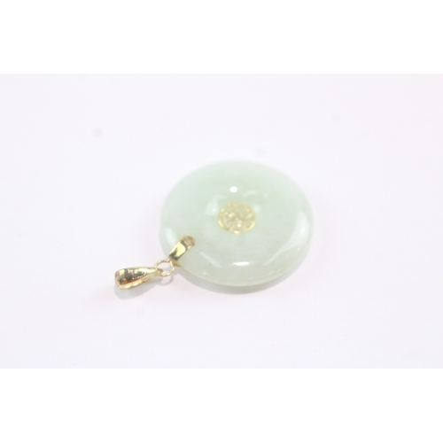 31 - 14ct gold jade circle pendant (4.2g)