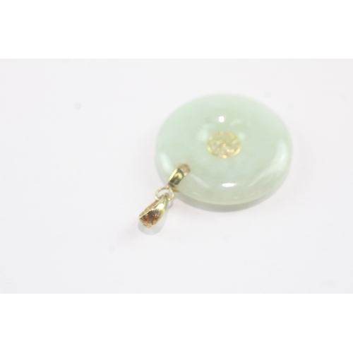 31 - 14ct gold jade circle pendant (4.2g)