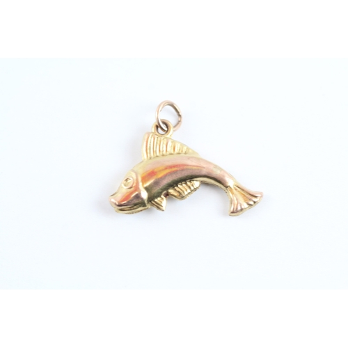 35 - 9ct gold fish charm (1.1g)