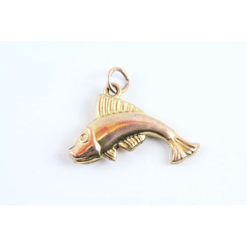 35 - 9ct gold fish charm (1.1g)