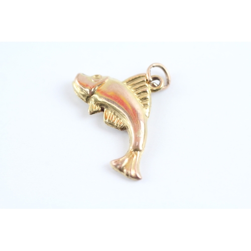 35 - 9ct gold fish charm (1.1g)