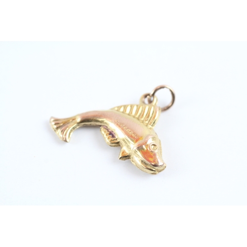 35 - 9ct gold fish charm (1.1g)