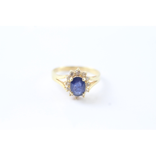 38 - 18ct gold claw set sapphire & diamond cluster dress ring (2.6g) Size L