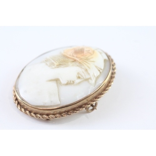 51 - 9ct gold vintage shell cameo brooch of Athena (9.3g)