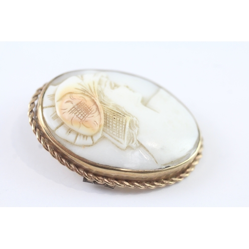 51 - 9ct gold vintage shell cameo brooch of Athena (9.3g)