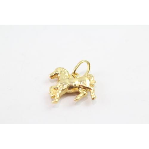 63 - 9ct gold hollow horse charm (0.8g)