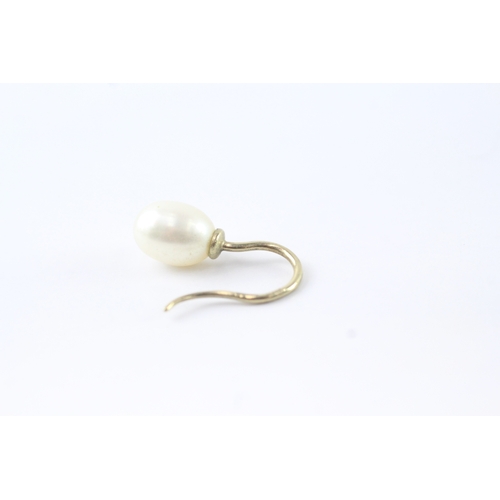 70 - 9ct gold pearl hook earrings (2.4g)