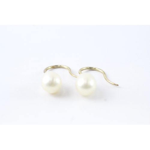 70 - 9ct gold pearl hook earrings (2.4g)