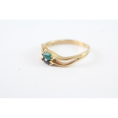 81 - 9ct gold emerald and sapphire twin stone ring (1.5g) Size N