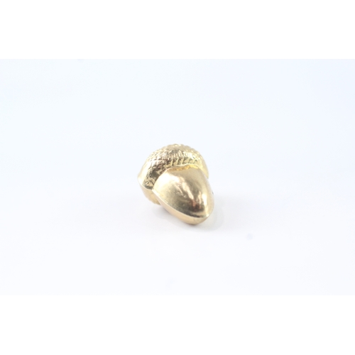 88 - 9ct gold acorn charm (0.8g)