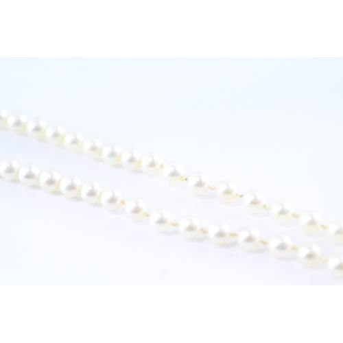 89 - 18ct gold diamond clasped pearl beaded necklace (13.9g)