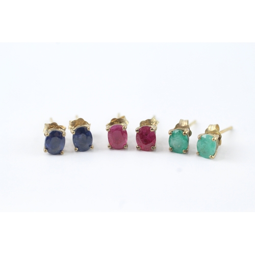 91 - 3 x 9ct gold sapphire, ruby and emerald stud earrings (1.7g)