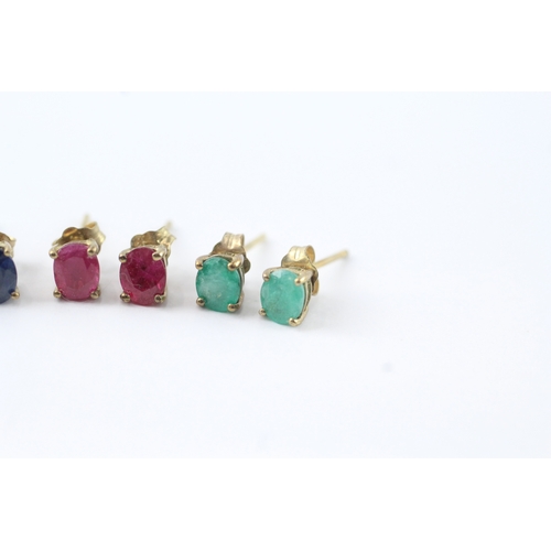 91 - 3 x 9ct gold sapphire, ruby and emerald stud earrings (1.7g)