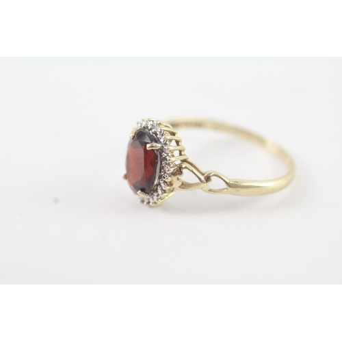 92 - 9ct gold diamond and garnet halo ring (2.2g) Size R 1/2