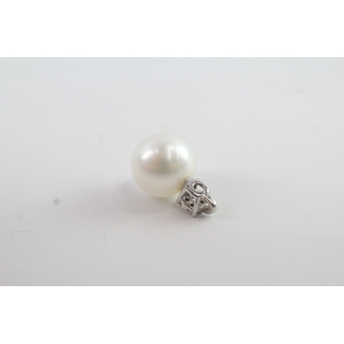 96 - 9ct white gold diamond cluster & pearl pendant (1.3g)