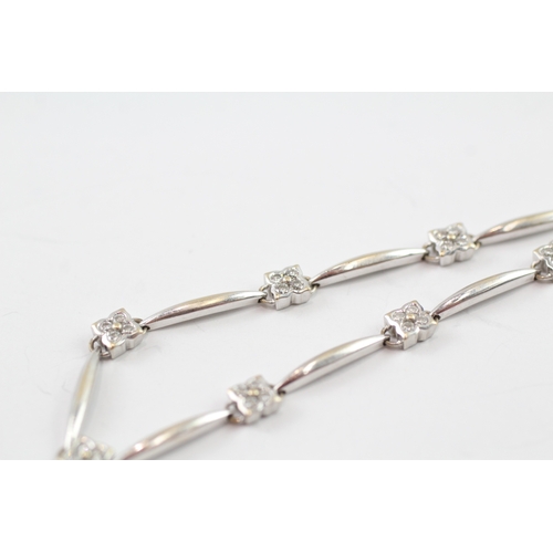 10 - 18ct white gold diamond bracelet (7.5g)