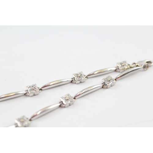 10 - 18ct white gold diamond bracelet (7.5g)