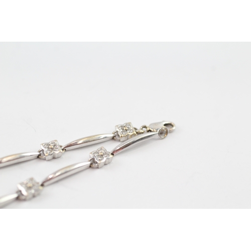 10 - 18ct white gold diamond bracelet (7.5g)