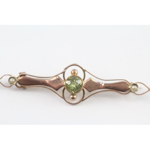 100 - 9ct rose gold seed pearl and peridot bar brooch (2g)